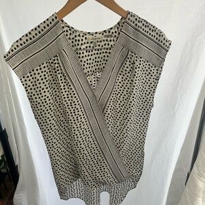 Women’s sleeveless top.